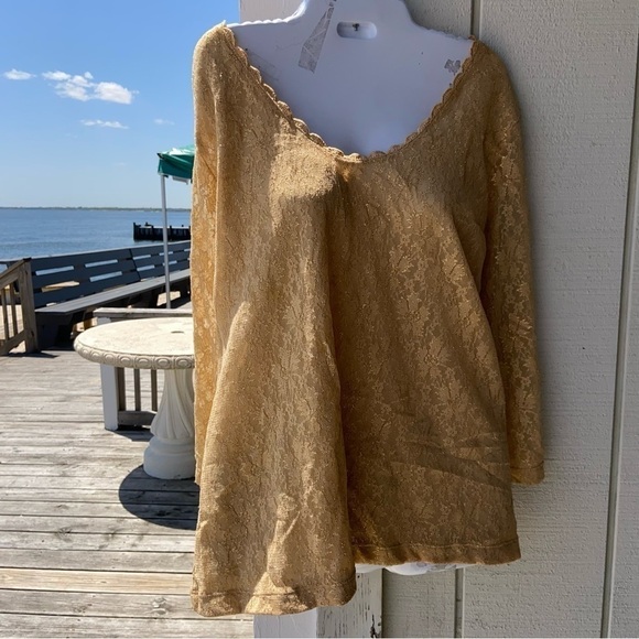Avenue X gold lace sparkling top with scalloped wide vee neckline. 3/4 sleeves - Picture 1 of 8